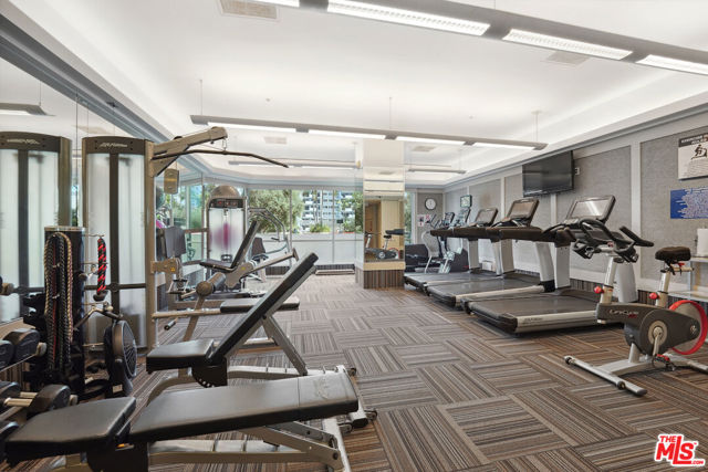 10490 Wilshire Boulevard, Los Angeles CA: https://media.crmls.org/mediaz/6feac15f-caa2-4446-a51a-538775efa458.jpg