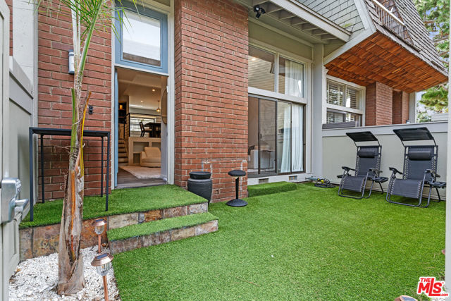 4360 Glencoe Avenue, Marina del Rey CA: https://media.crmls.org/mediaz/6feaeeed-8b42-4876-89da-b12481847587.jpg