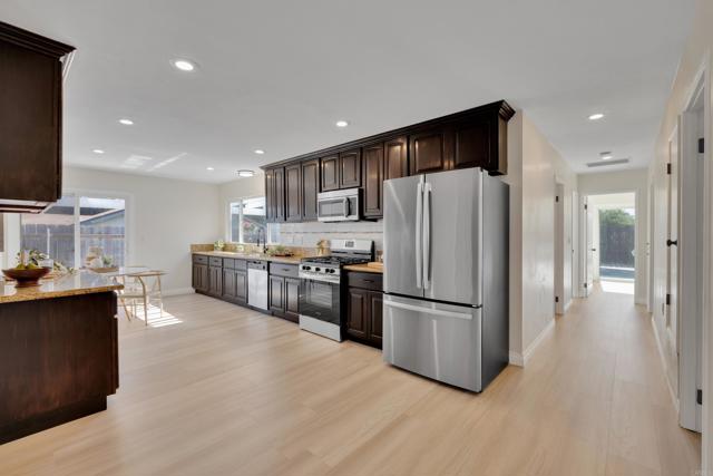 Home for Sale in Lakeside