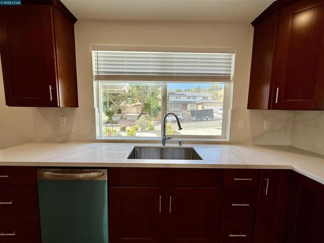 148 Lancaster Way, Vallejo CA: https://media.crmls.org/mediaz/6feb915b-3a2c-4b65-baed-df570002e7fb.jpg
