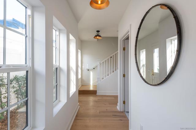 545 Orange Ave, Coronado CA: https://media.crmls.org/mediaz/6febeb22-17e9-4dd7-8fc6-aa65b3caf8c7.jpg