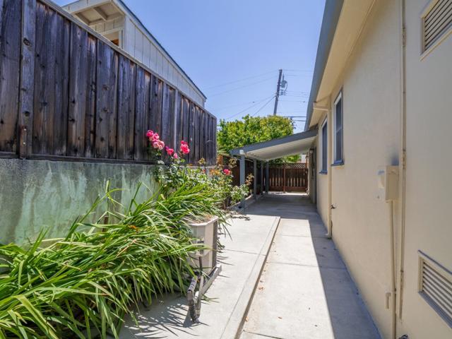 739 Quartz Street, Redwood City CA: https://media.crmls.org/mediaz/6febf442-d598-4191-b2ba-90239d2a61e4.jpg