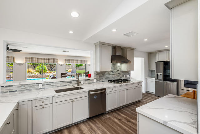 74619 Fairway Drive, Palm Desert CA: https://media.crmls.org/mediaz/6fec02de-8a58-4fef-9ada-8dea95ab15ad.jpg