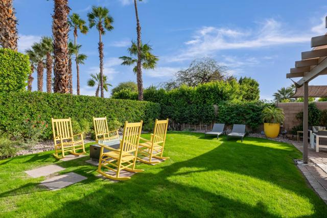 1289 E Caleta Way, Palm Springs CA: https://media.crmls.org/mediaz/6fec6103-cc5b-4b23-88d3-946af5b16392.jpg