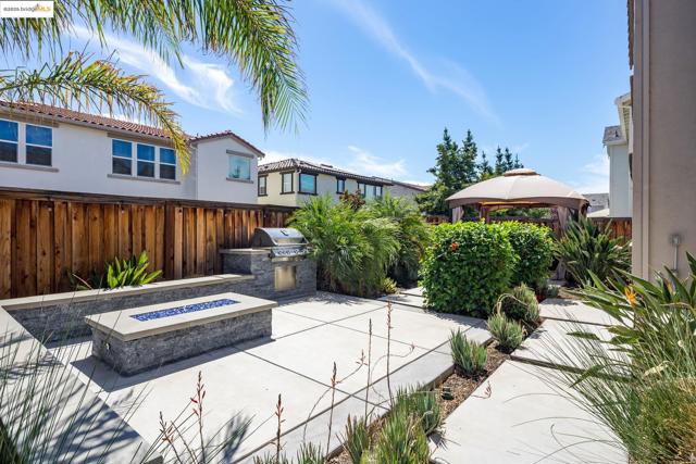 270 Guthrie Lane, Brentwood CA: https://media.crmls.org/mediaz/6fecd26c-0821-422e-9ac7-10ff40644e98.jpg