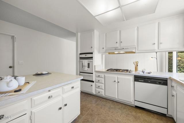 8699 Roswell Street, Ventura CA: https://media.crmls.org/mediaz/6fed06ec-e276-47ff-b992-936366b11308.jpg