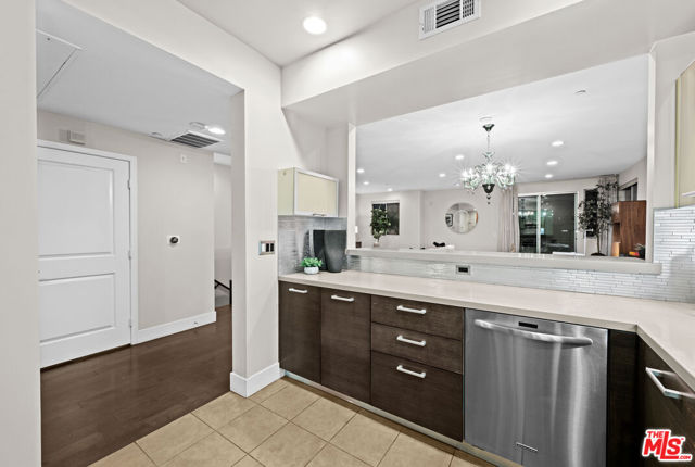 1411 N Detroit Street, Los Angeles CA: https://media.crmls.org/mediaz/6fed23af-3dc0-45bd-8a90-fd0b8b64c45c.jpg