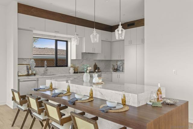 2448 Sagebrush Ct, La Jolla CA: https://media.crmls.org/mediaz/6fededa4-8b33-47cd-9dfe-89409e17b0d6.jpg