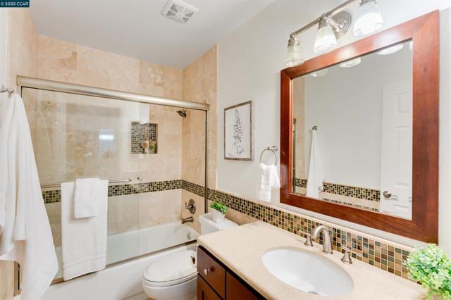 1438 Landahl Ct, Benicia CA: https://media.crmls.org/mediaz/6fee4b4d-1a45-437f-a7fa-4ed69e177a4a.jpg