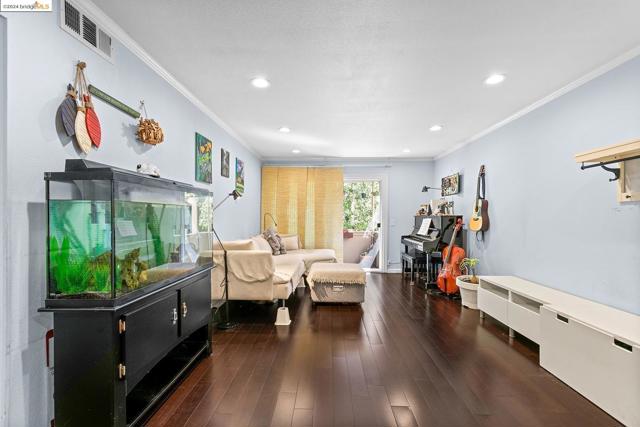 Image 7 of 29 For 2450 Bayshore Rd  Apt 7