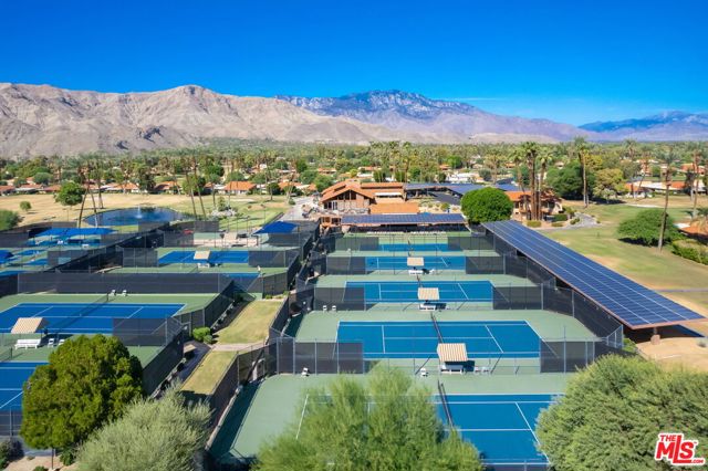 60 La Ronda Drive, Rancho Mirage CA: https://media.crmls.org/mediaz/6fefa202-0dbb-4b38-bf68-229baceab772.jpg
