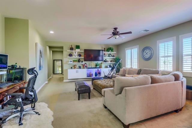 466 Agua Vista Dr, Chula Vista CA: https://media.crmls.org/mediaz/6ff046ea-db5d-4e03-b52e-6dfd44f93a7e.jpg