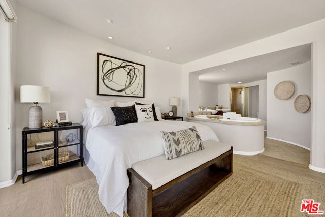 7019 E Seaside Walk, Long Beach CA: https://media.crmls.org/mediaz/6ff0a819-a246-4a68-9c3b-7f8f37336970.jpg