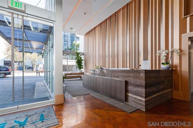1240 India St, San Diego CA: https://media.crmls.org/mediaz/6ff17dfb-9e4d-49a9-80ca-4084ab8439d9.jpg