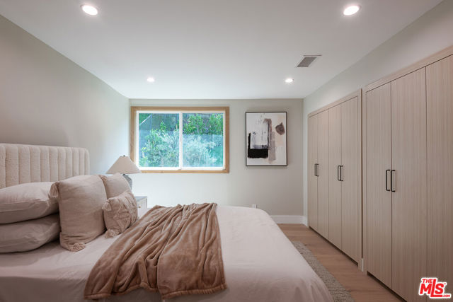 3977 Oeste Avenue, Studio City CA: https://media.crmls.org/mediaz/6ff19288-6fec-4349-8b24-abb43b2c7ec8.jpg