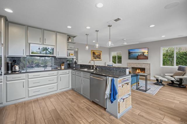 7045 Via Cabana, Carlsbad CA: https://media.crmls.org/mediaz/6ff1cffc-7fa0-44a5-a139-981aecd44b51.jpg