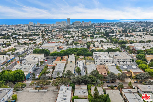 1127 15th Street, Santa Monica CA: https://media.crmls.org/mediaz/6ff201f8-231b-4fe9-af11-8f33127c273e.jpg