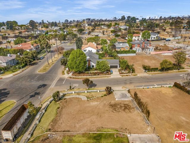 14827 Pampas Ricas Boulevard, Pacific Palisades CA: https://media.crmls.org/mediaz/6ff2bd3e-4d7e-4356-89e3-2ba02feb6521.jpg