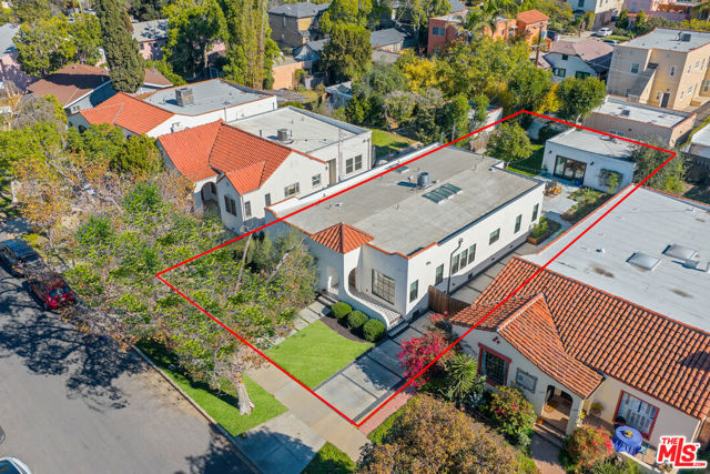 1280 S Sycamore Avenue, Los Angeles CA: https://media.crmls.org/mediaz/6ff32176-cbb9-48c6-8224-8dcb11c563d0.jpg