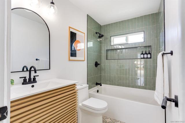 3831 Franklin Ave, San Diego CA: https://media.crmls.org/mediaz/6ff33d33-1f83-4c68-8068-ccb41ec82379.jpg