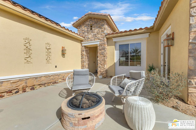 41728 Via Treviso, Palm Desert CA: https://media.crmls.org/mediaz/6ff484cb-0f10-497c-86a0-f885be34465f.jpg