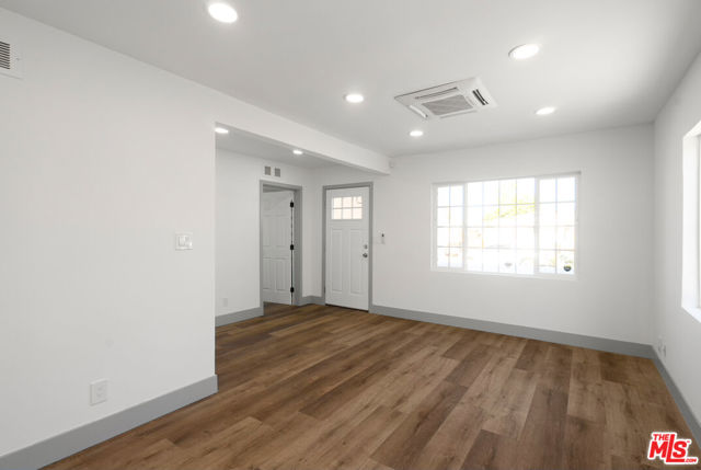 6727 7th Avenue, Los Angeles CA: https://media.crmls.org/mediaz/6ff48948-cdb7-4dbf-abc7-d5efc75af91d.jpg