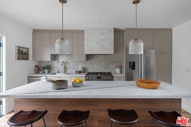 5215 Parkglen Avenue, Los Angeles CA: https://media.crmls.org/mediaz/6ff4be1d-d6a3-4ef6-88e4-b49e7cb00089.jpg