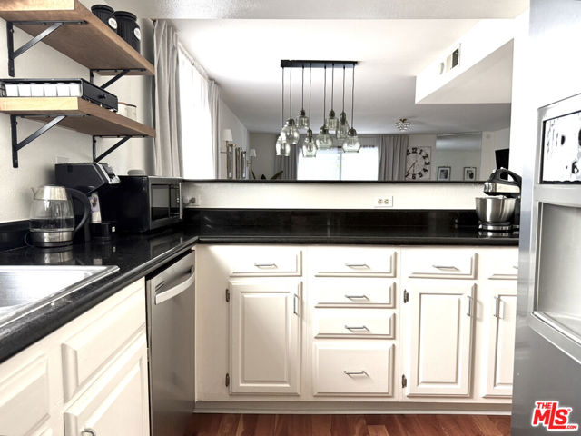 Drew Fenton | 11907 Darlington Avenue Los Angeles CA | MLS: 7264256