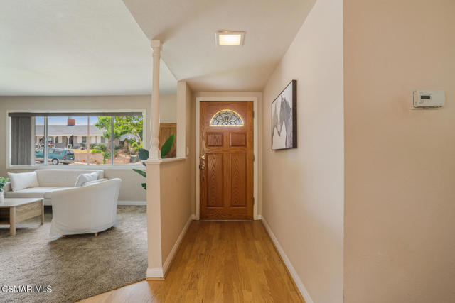 3317 Dalhart Avenue, Simi Valley CA: https://media.crmls.org/mediaz/6ff58496-ba46-4118-b591-3d7f05800b00.jpg