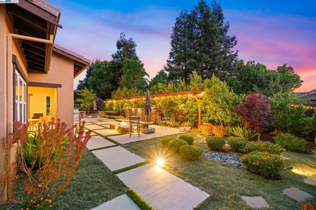 2135 Terra Bella Ct, Livermore CA: https://media.crmls.org/mediaz/6ff5b0b6-c90b-490b-98a0-e0495891c56d.jpg