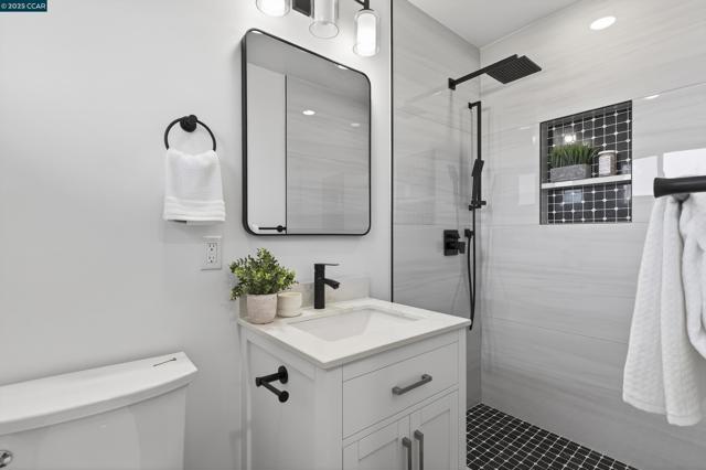 1264 Belfair Dr, Pinole CA: https://media.crmls.org/mediaz/6ff5fba4-e5a7-4dca-beae-26ade34e3ec7.jpg