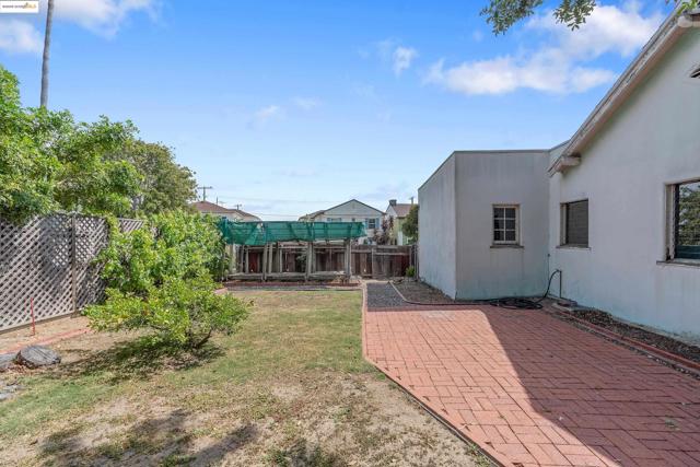 1136 S Ridgeley, Los Angeles CA: https://media.crmls.org/mediaz/6ff63476-3cea-4bf8-9615-a8b970002699.jpg