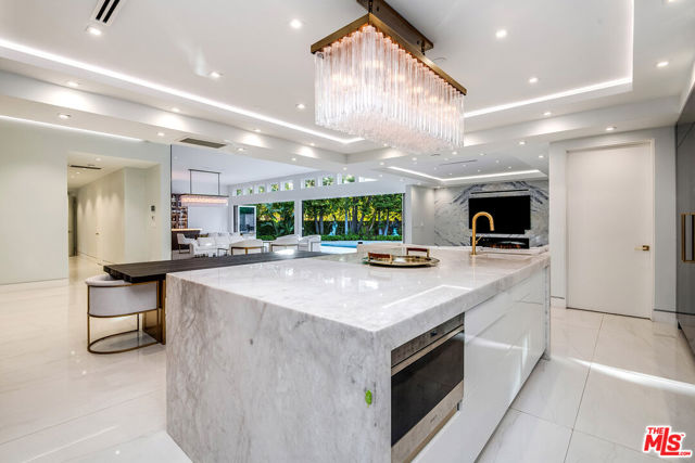 16601 Park Lane Circle, Los Angeles CA: https://media.crmls.org/mediaz/6ff66312-b64f-4aad-ad3f-010825fd23e2.jpg