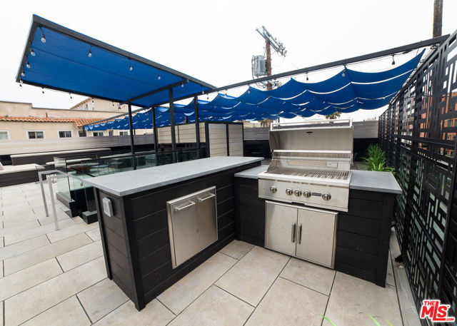 14 Brooks Avenue, Venice CA: https://media.crmls.org/mediaz/6ff6a29f-8ef1-4356-afff-061fd95f13ed.jpg