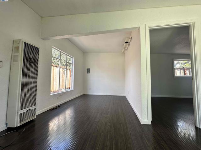 2140 W Avenue 134Th, San Leandro CA: https://media.crmls.org/mediaz/6ff6ca27-2867-4c00-bab6-40102241680e.jpg