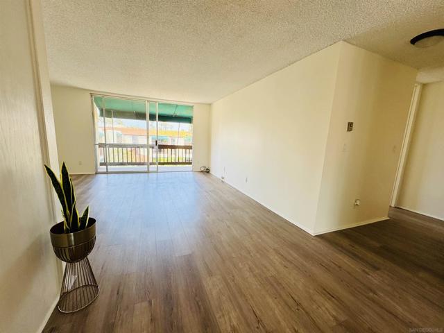 6455 La Jolla Blvd, La Jolla CA: https://media.crmls.org/mediaz/6ff7c196-3ba3-47e2-9d89-affeecfc6f54.jpg