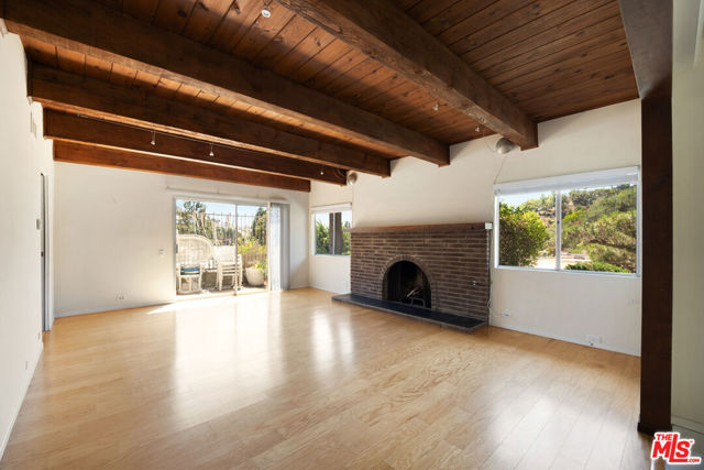 16619 Bienveneda Place photo 7