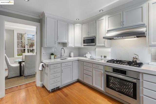 1 Brookside Avenue, Berkeley CA: https://media.crmls.org/mediaz/6ff7d58d-4973-4bba-9a0b-8ba6425008e3.jpg