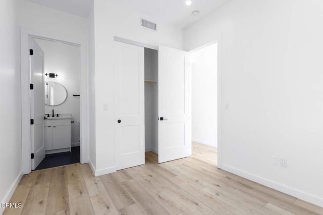 Detail Gallery Image 10 of 15 For 4179 Normandie Ave #1/2,  Los Angeles,  CA 90037 - 4 Beds | 3 Baths