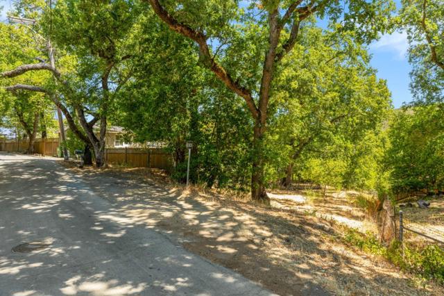 161 Los Trancos Circle, Portola Valley CA: https://media.crmls.org/mediaz/6ff8e832-5fde-4934-8d0e-d2a3f44280b3.jpg