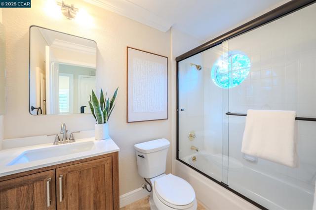 40 Northview Ct, Danville CA: https://media.crmls.org/mediaz/6ff91a22-44ce-443e-bdb7-bcef12c6d9b2.jpg