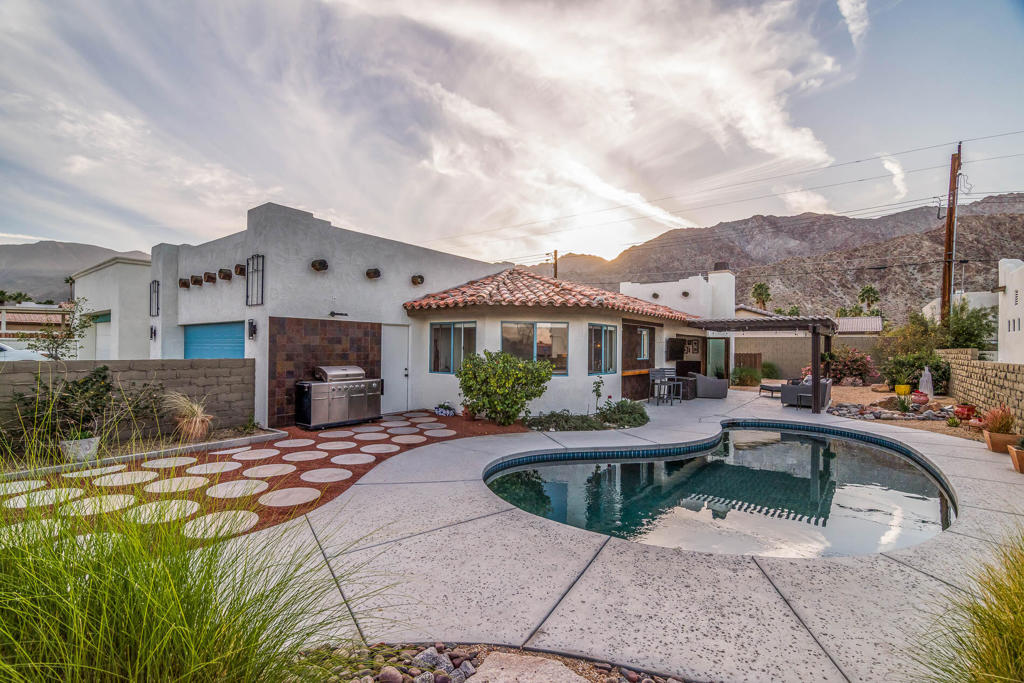 52525 Avenida Obregon