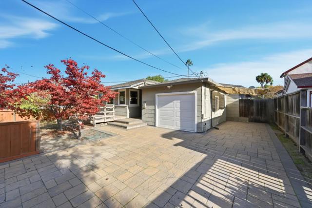 976 2nd Avenue, Redwood City CA: https://media.crmls.org/mediaz/6ff97f1b-b350-428a-b155-8c6163548043.jpg