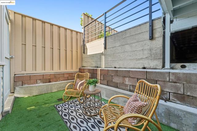 19 Highland Blvd, Kensington CA: https://media.crmls.org/mediaz/6ff9e034-df99-4469-b4da-02156be1ffe4.jpg