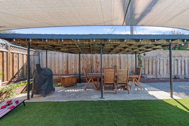 1231 Westward Drive, Hollister CA: https://media.crmls.org/mediaz/6ffa38dc-cffd-47fa-8293-8f876d2412bc.jpg