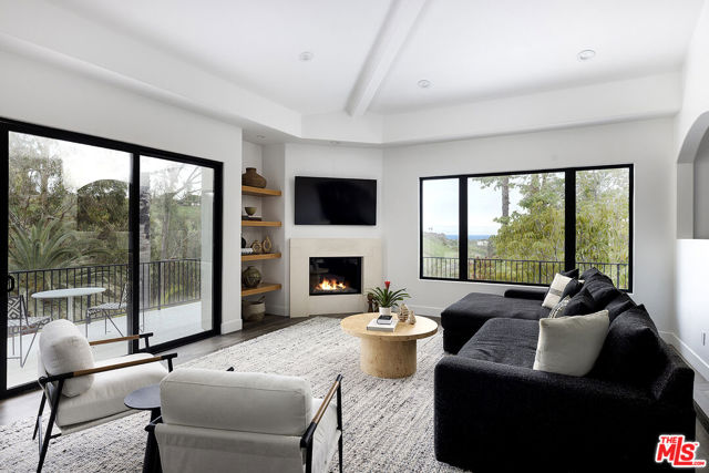 28902 Verde Mesa Lane, Malibu CA: https://media.crmls.org/mediaz/6ffa852c-cc88-43a4-abee-bfdd35322782.jpg