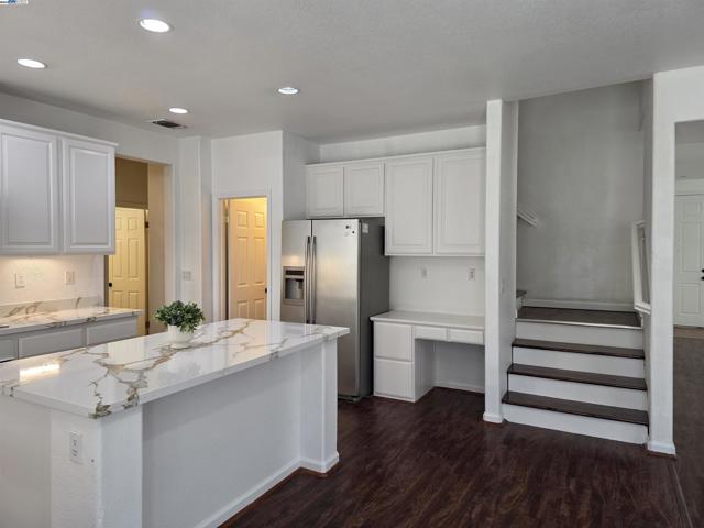 1906 Wilson Ct, Antioch CA: https://media.crmls.org/mediaz/6ffab116-5324-479e-b1b4-cf9853ccce2f.jpg
