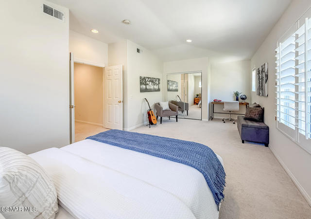 3030 Hollycrest Avenue, Thousand Oaks CA: https://media.crmls.org/mediaz/6ffab2da-f102-4d47-954a-b6502f2e75e3.jpg