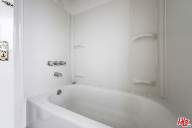 224 S Gale Drive, Beverly Hills CA: https://media.crmls.org/mediaz/6ffb0675-e6ac-4339-b067-34e7b68aa023.jpg