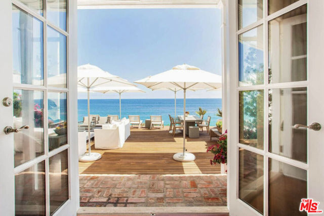 31740 Broad Beach Road, Malibu CA: https://media.crmls.org/mediaz/6ffb1e77-23c8-4305-9260-77fc4756e922.jpg